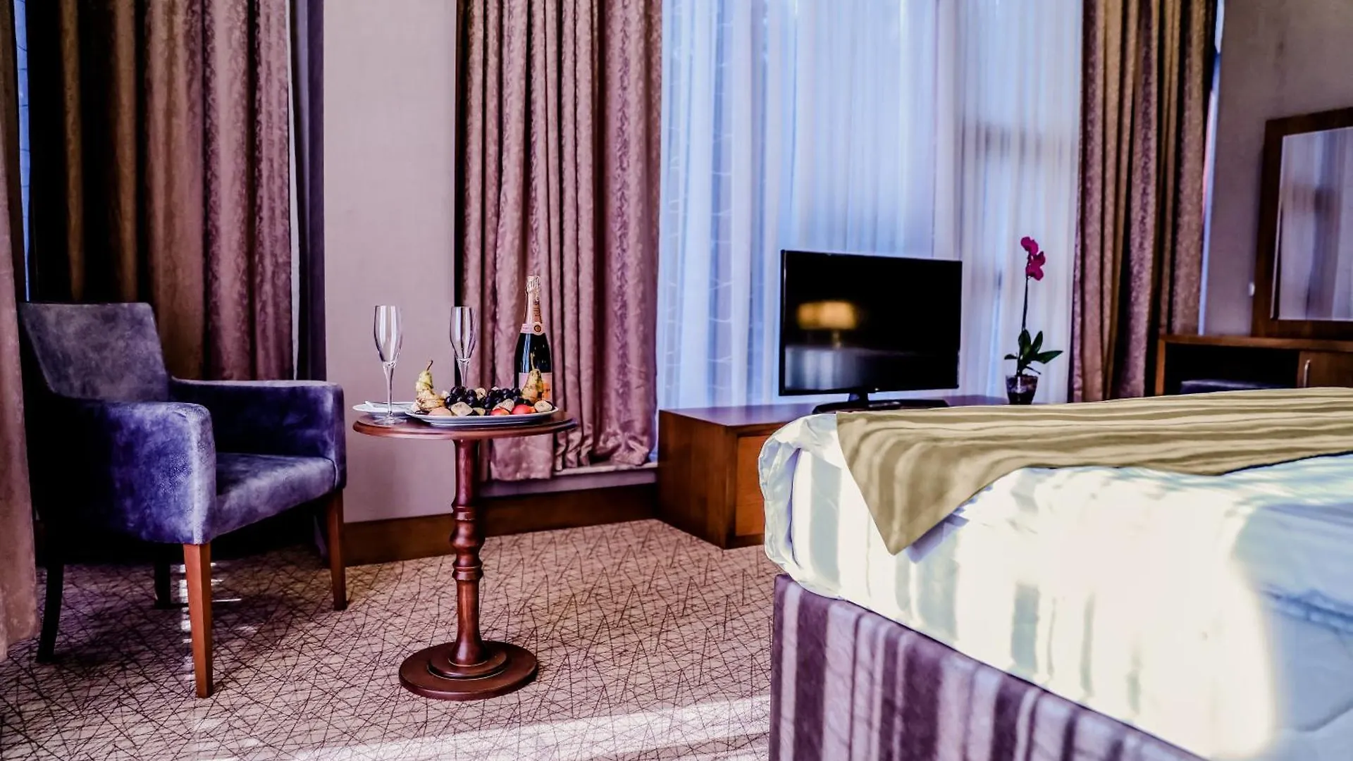 Adisson Hotel Baku 4*,